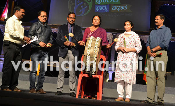 ಡಾ.ಬಿ.ಆರ್.ಅಂಬೇಡ್ಕರ್ ಅವರ ಜೀವನ ಸಾಧನೆಯ ಪ್ರತಿಬಿಂಬ ಡಾ.ಬಿ.ಆರ್.ಅಂಬೇಡ್ಕರ್ ಅವರ ಜೀವನ ಸಾಧನೆಯ ಪ್ರತಿಬಿಂಬ